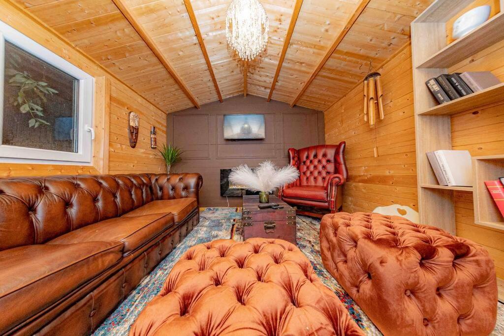 Unique Home W/Garden Hot Tub, Sauna & Cinema Room London Eksteriør billede
